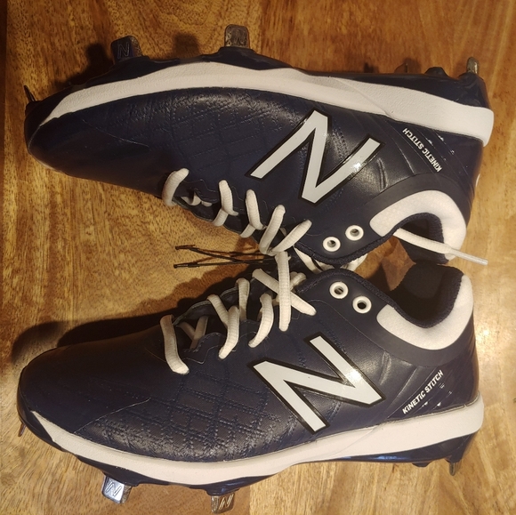 Athletic_Shoes